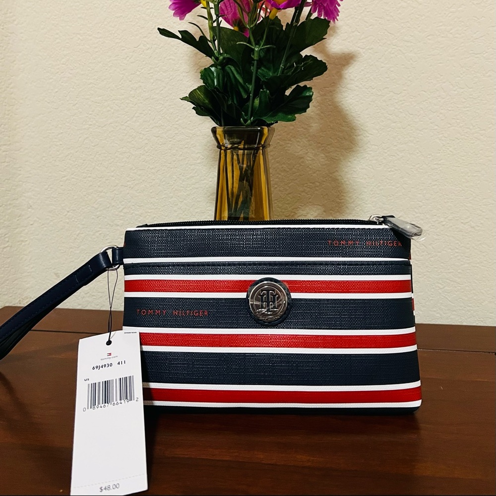Tommy Hilfiger wristlet wallet